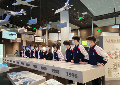 坚定文化自信，弘扬中华优秀传统文化——珠海理工中职英语课题组师生赴珠海市博物馆参观学习